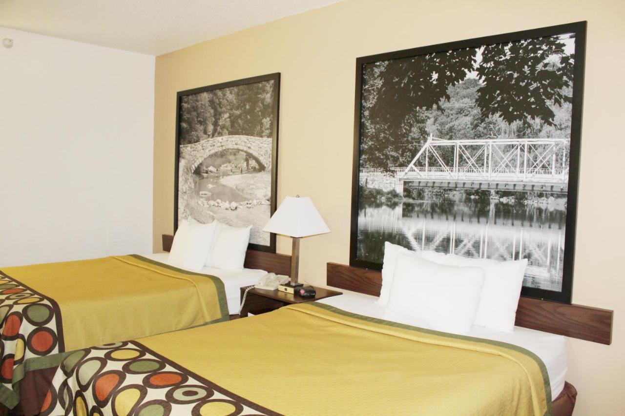 Super 8 By Wyndham Three Rivers Exterior foto